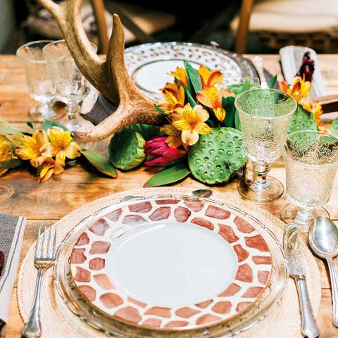 Petal, Serveware, Natural material, Circle, Kitchen utensil, Flower Arranging, Floral design, Centrepiece, Peach, Floristry, 