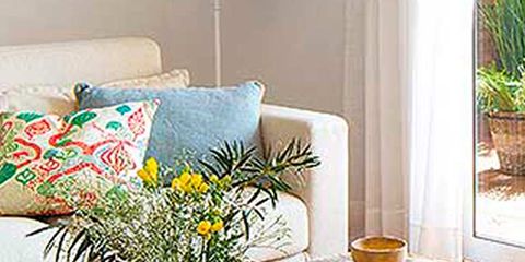 Room, Interior design, Furniture, Table, Flower, Interior design, Bouquet, Linens, Flowerpot, Home accessories, 