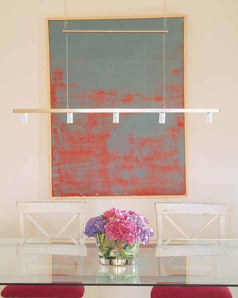 Room, Flower, Flowerpot, Wall, Interior design, Centrepiece, Artifact, Bouquet, Fixture, Still life photography, 