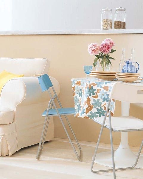 Room, Interior design, Drinkware, Serveware, Turquoise, Teal, Bouquet, Interior design, Linens, Beige, 