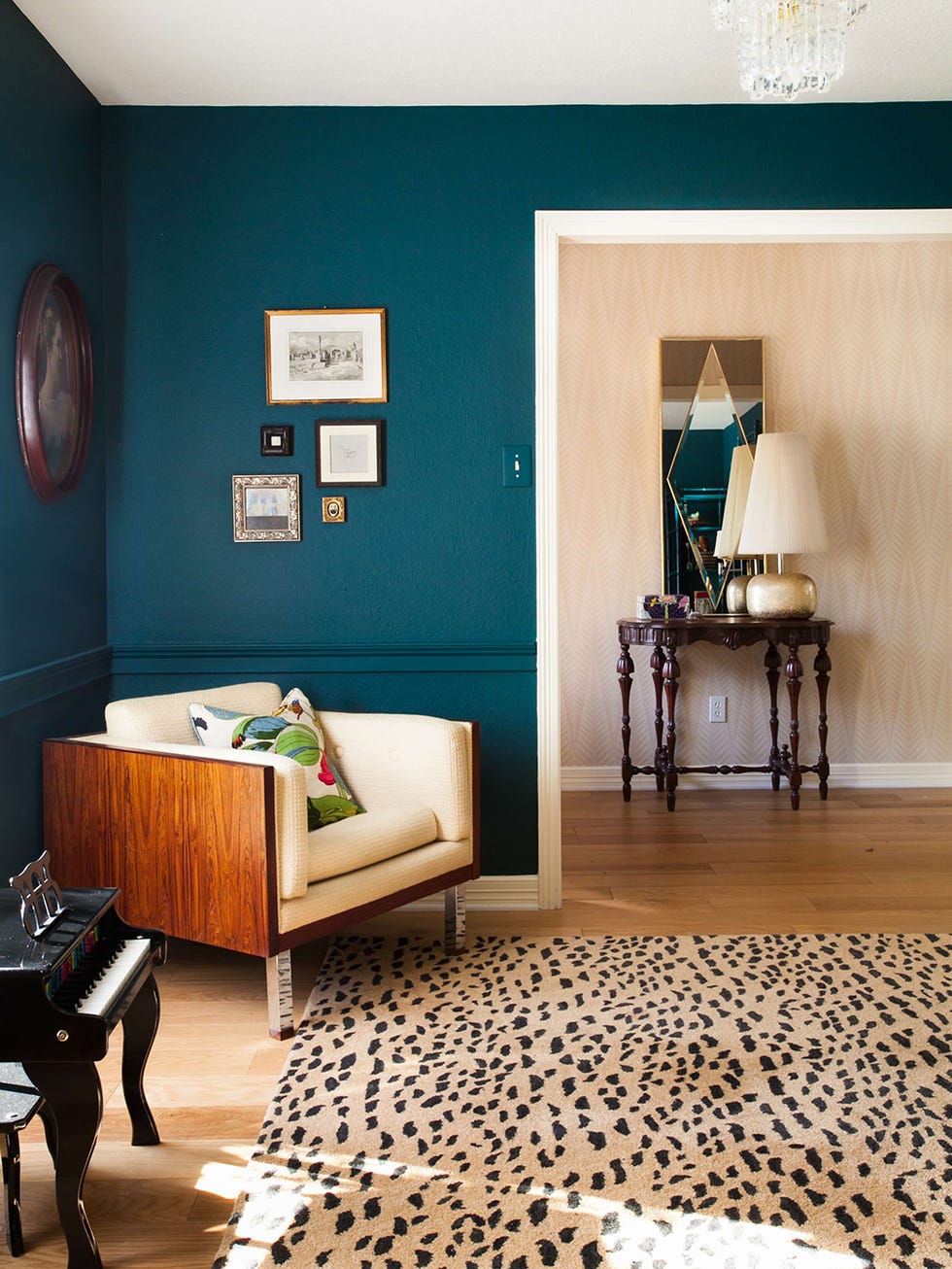 Wood, Room, Interior design, Green, Floor, Flooring, Furniture, Wall, Interior design, Living room, 