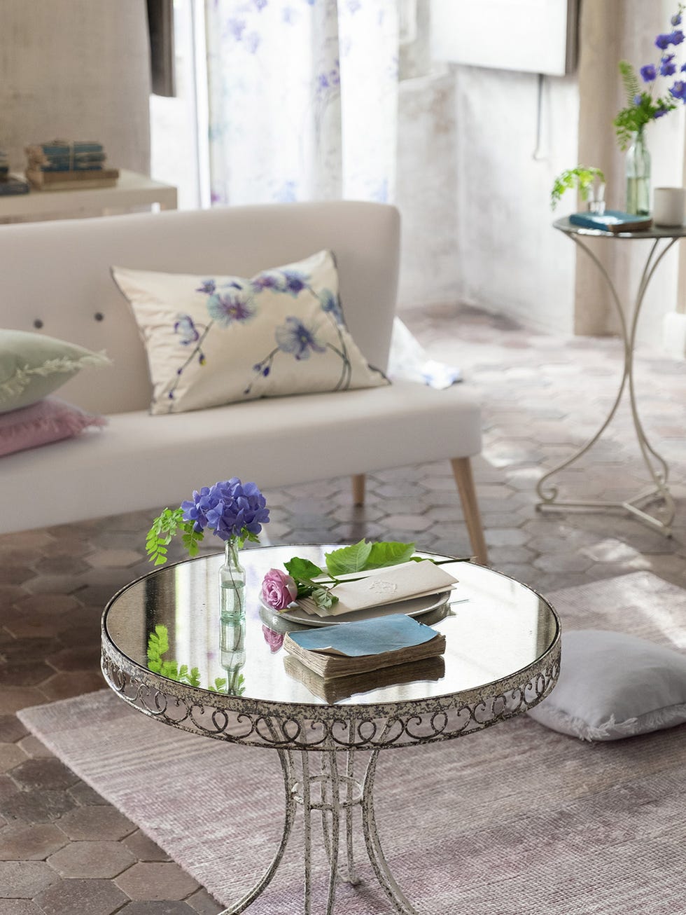 Salón moderno con piezas clásicas