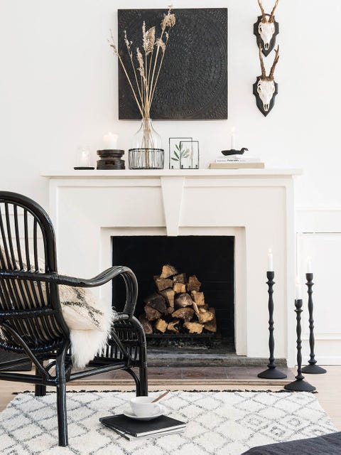 chimenea en el salón abierta