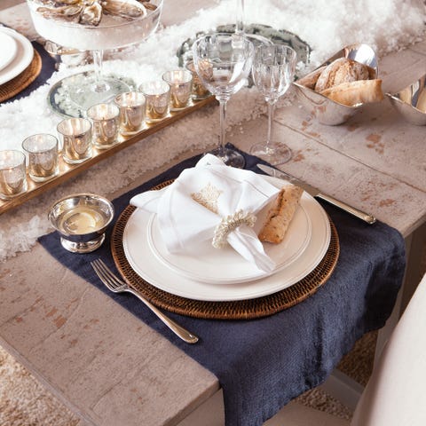 Serveware, Dishware, Tablecloth, Napkin, Tableware, Table, Plate, Linens, Drinkware, Home accessories, 