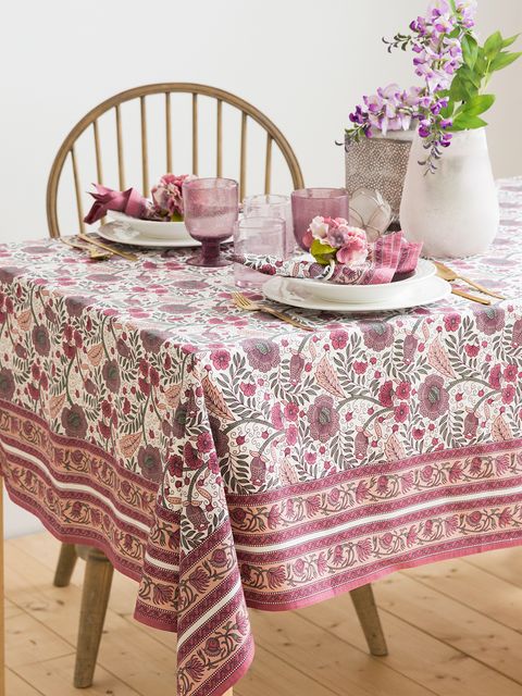Tablecloth, Serveware, Floor, Room, Table, Textile, Furniture, Flowerpot, Linens, Flooring, 