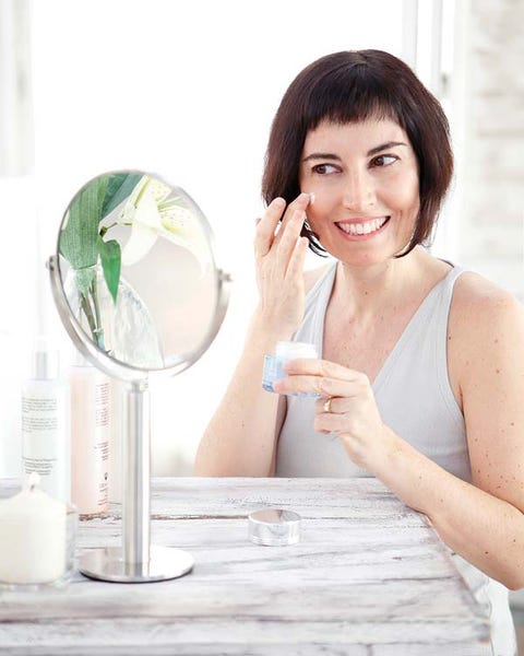 Glass, Drinkware, Bangs, Tooth, Transparent material, Drinking, Wine glass, Cocktail, Astronomical object, Globe, 