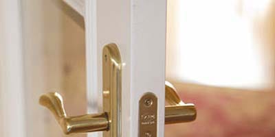 Wood, Line, Door, Wall, Handle, Metal, Household hardware, Fixture, Door handle, Parallel, Wood, Line, Door, Wall, Handle, Metal, Household hardware, Fixture, Door handle, Parallel,