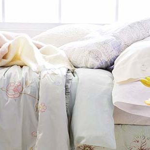White, Bedding, Bed sheet, Product, Bed, Furniture, Textile, Yellow, Room, Linens, 