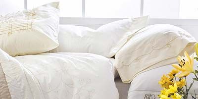 Product, Yellow, Bedding, Room, Property, Textile, White, Interior design, Petal, Bed sheet, 