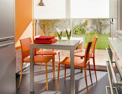 Wood, Room, Floor, Interior design, Property, Flooring, Table, Furniture, Dining room, Glass, 