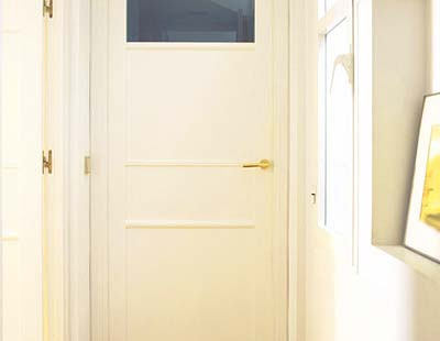 Door, Wall, Home door, Handle, Fixture, Door handle, Paint, Wood stain, Household hardware, Molding, 