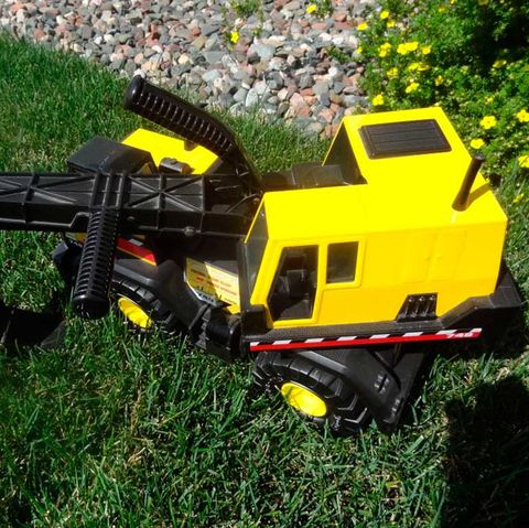 tractor amarillo de juguete