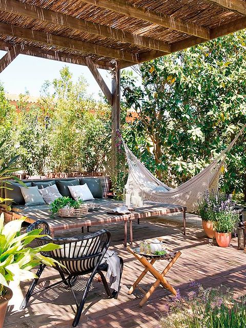 Outdoor furniture, Furniture, Shade, Garden, Outdoor table, Patio, Armrest, Outdoor structure, Yard, Backyard, 