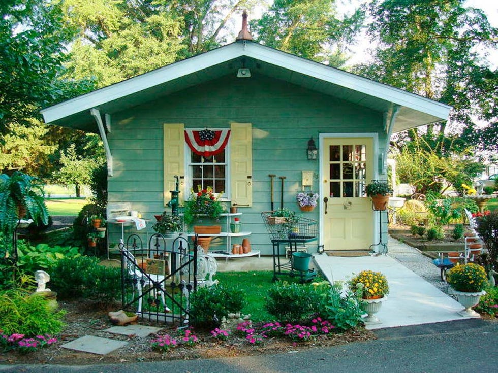 Plant, Property, House, Garden, Real estate, Flowerpot, Building, Door, Home, Roof, 