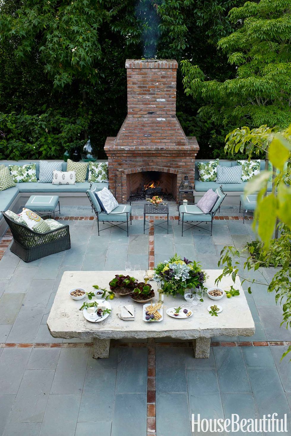 20 chimeneas de exterior para añadir encanto a tu jardín