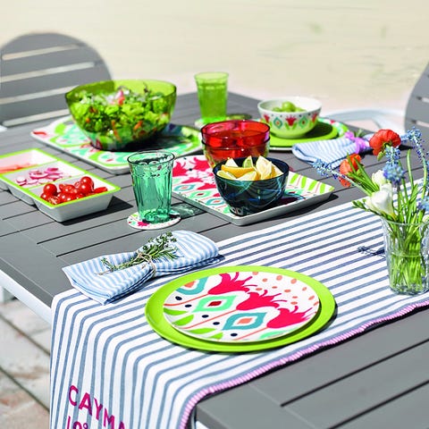 Tablecloth, Serveware, Dishware, Linens, Tableware, Home accessories, Cut flowers, Garnish, Flower Arranging, Centrepiece, 