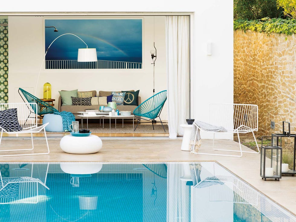 salón abierto a la piscina