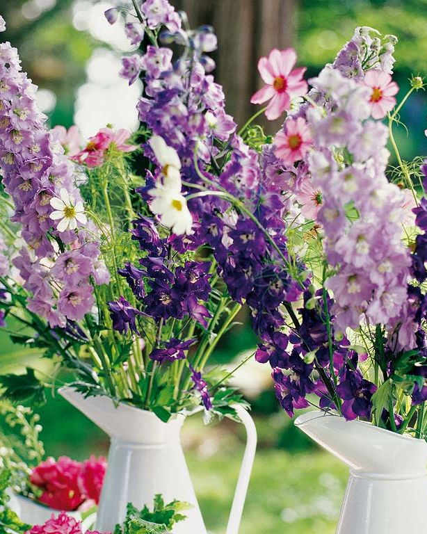 ramos de lilas para decorar la casa en jarrones