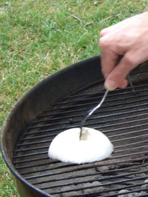 Limpia la barbacoa con una cebolla