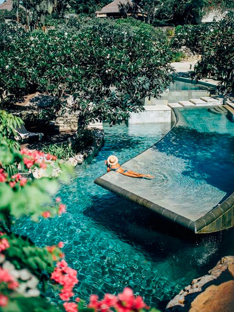 33 jardines con piscinas de ensueño