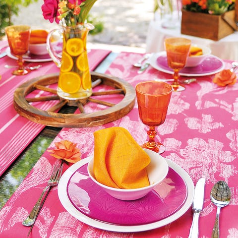 Serveware, Dishware, Tableware, Table, Plate, Tablecloth, Drinkware, Drink, Linens, Meal, 