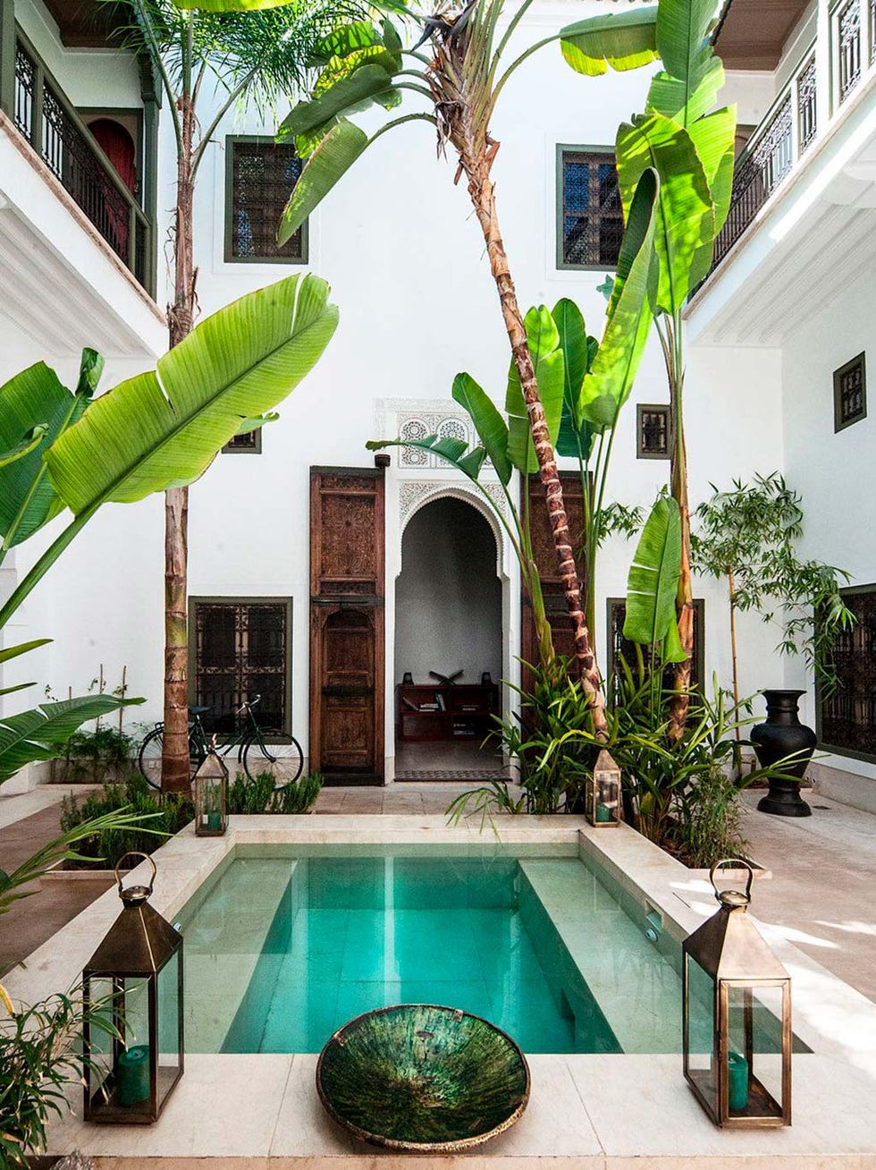 Property, Building, House, Swimming pool, Courtyard, Real estate, Resort, Home, Architecture, Backyard, 