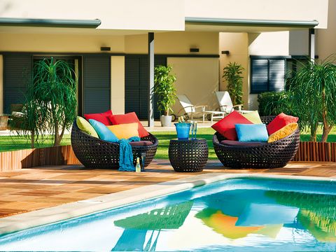 Property, Furniture, Leisure, Outdoor furniture, House, Swimming pool, Backyard, Home, Sunlounger, Real estate, 