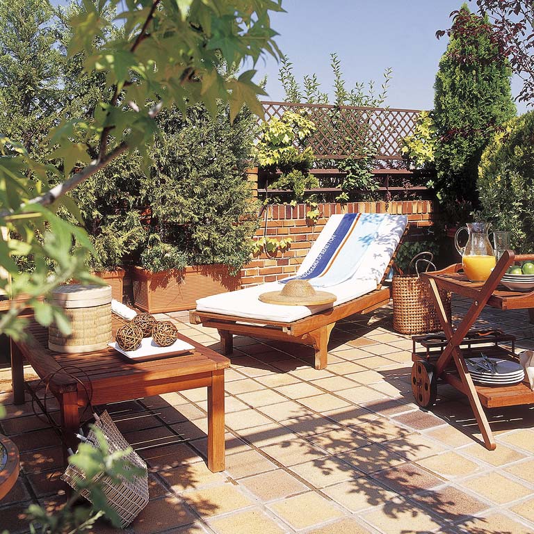 Furniture, Table, Outdoor furniture, Garden, Coffee table, Backyard, Sunlounger, Patio, Yard, Outdoor table, 