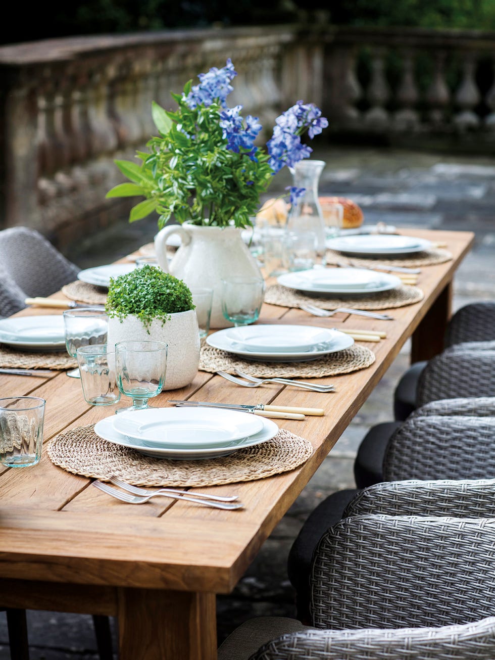 Table, Furniture, Green, Tablecloth, Coffee table, Room, Porcelain, Tableware, Interior design, Dishware, 