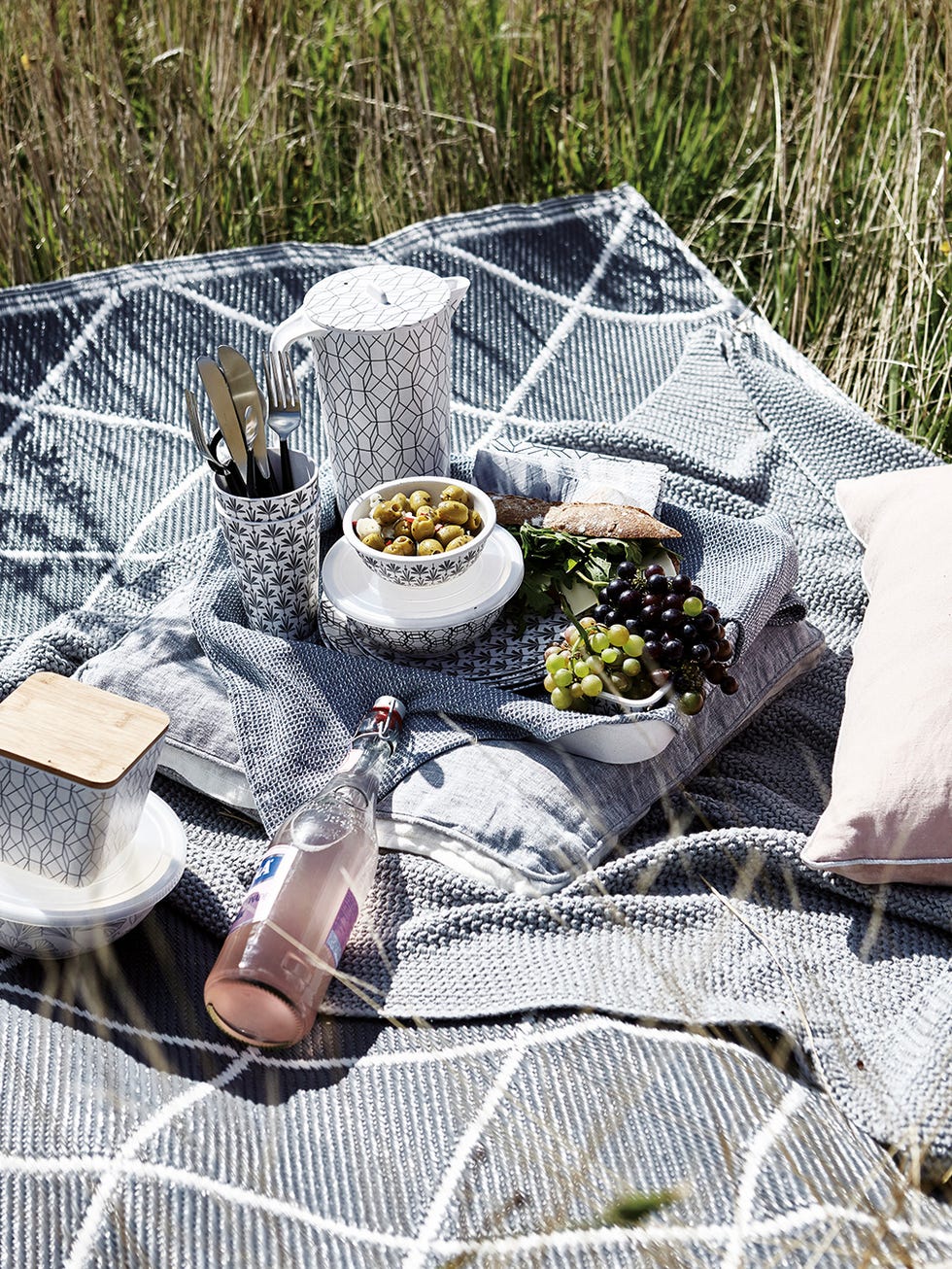 Picnic, Table, Grass, Recreation, Textile, Event, Furniture, Net, Tablecloth, Linens, 