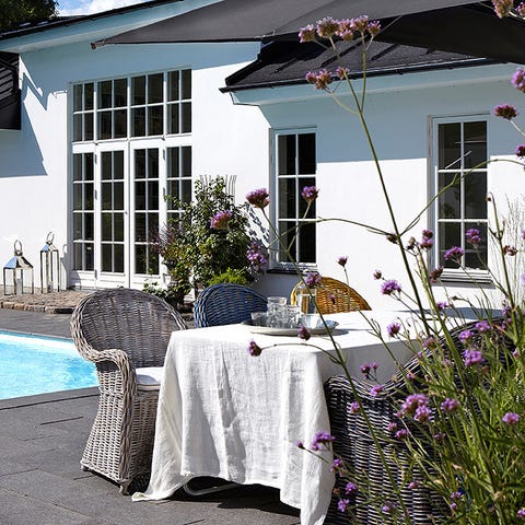 Tablecloth, Window, Swimming pool, House, Table, Linens, Real estate, Home, Fixture, Chair, 
