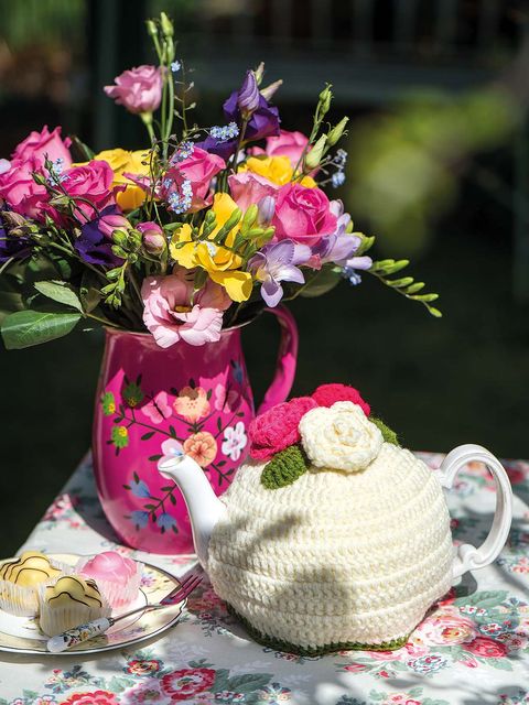 Cut flowers, Flower, Pink, Bouquet, Teacup, Still life, Floristry, Plant, Flower Arranging, Artificial flower, 