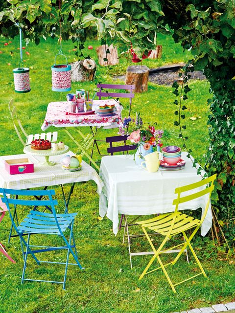 Tablecloth, Table, Furniture, Outdoor table, Outdoor furniture, Linens, Garden, Home accessories, Backyard, Yard, 