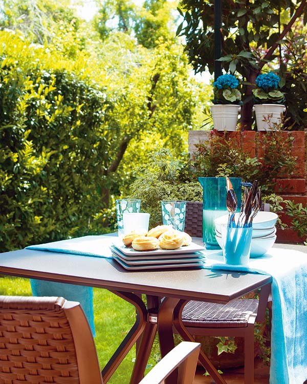 Table, Blue, Yellow, Furniture, Patio, Tree, Backyard, Room, Summer, House, 