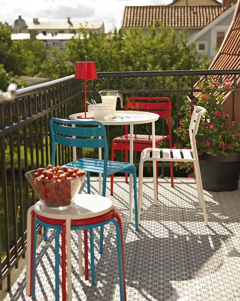 Table, Outdoor table, Furniture, Flowerpot, Outdoor furniture, Chair, Garden, Patio, Houseplant, Home fencing, 