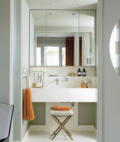 Room, Interior design, Bathroom sink, Plumbing fixture, Property, Glass, Wall, Tap, Ceiling, Sink, 