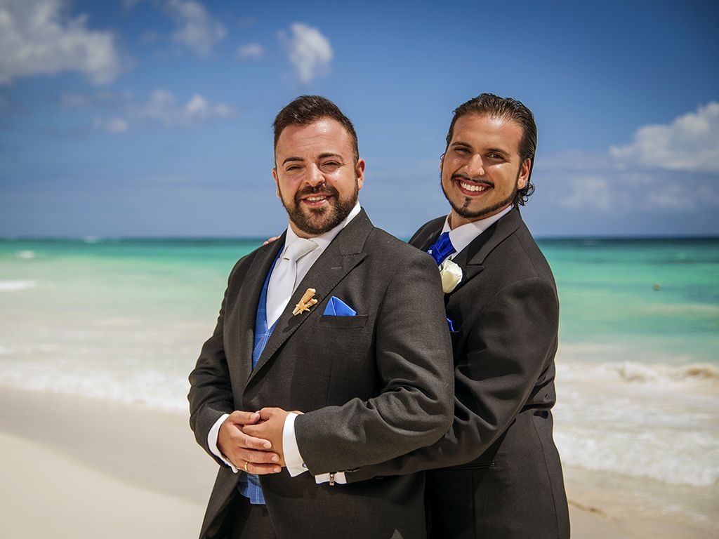Resultado de imagem para gays casados