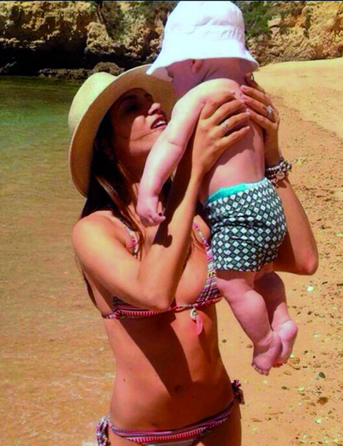 Arm, Finger, Skin, Hat, Hand, People in nature, Summer, Sun hat, Baby & toddler clothing, Interaction, 