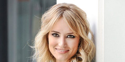 Lip, Hairstyle, Sleeve, Eyebrow, Eyelash, Blond, Step cutting, Street fashion, Long hair, Tooth, Lip, Hairstyle, Sleeve, Eyebrow, Eyelash, Blond, Step cutting, Street fashion, Long hair, Tooth,