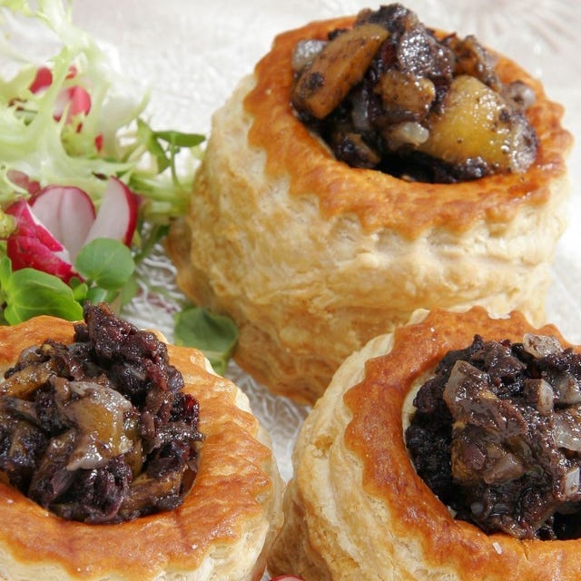 Receta: Hojaldres de morcilla y níspero receta hojaldres de morcilla y níspero