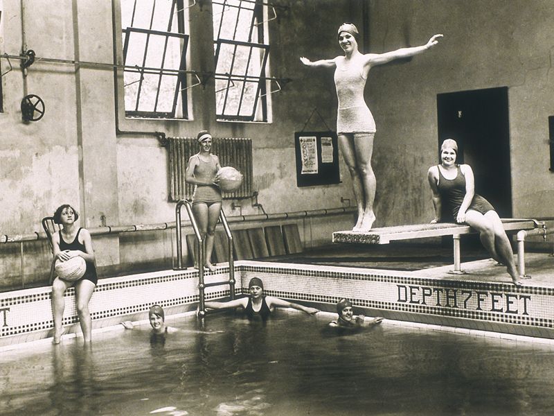 De De Historia Traje Del Baño Del Traje Baño Historia RjL5A34