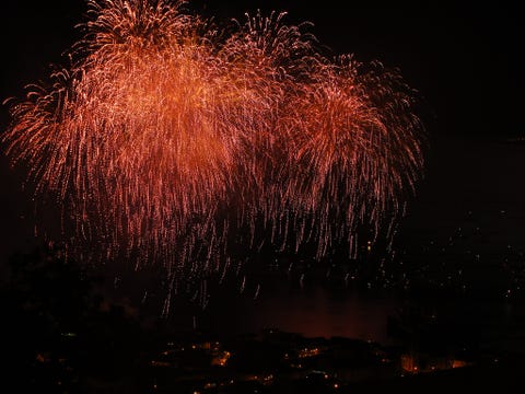 ¿Cuál es la química que hay detrás de los fuegos artificiales? image