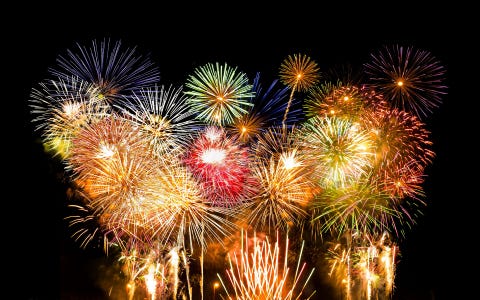 ¿Cuál es la química que hay detrás de los fuegos artificiales? image