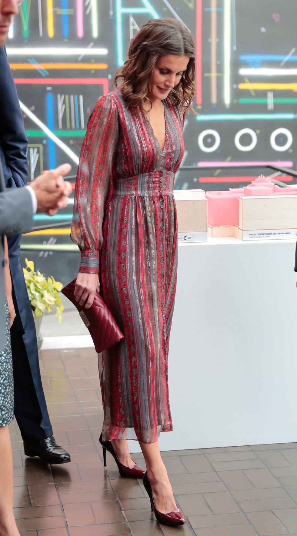 Clothing, Dress, Fashion, Footwear, Leg, Street fashion, Long hair, Outerwear, Shoe, Formal wear, 