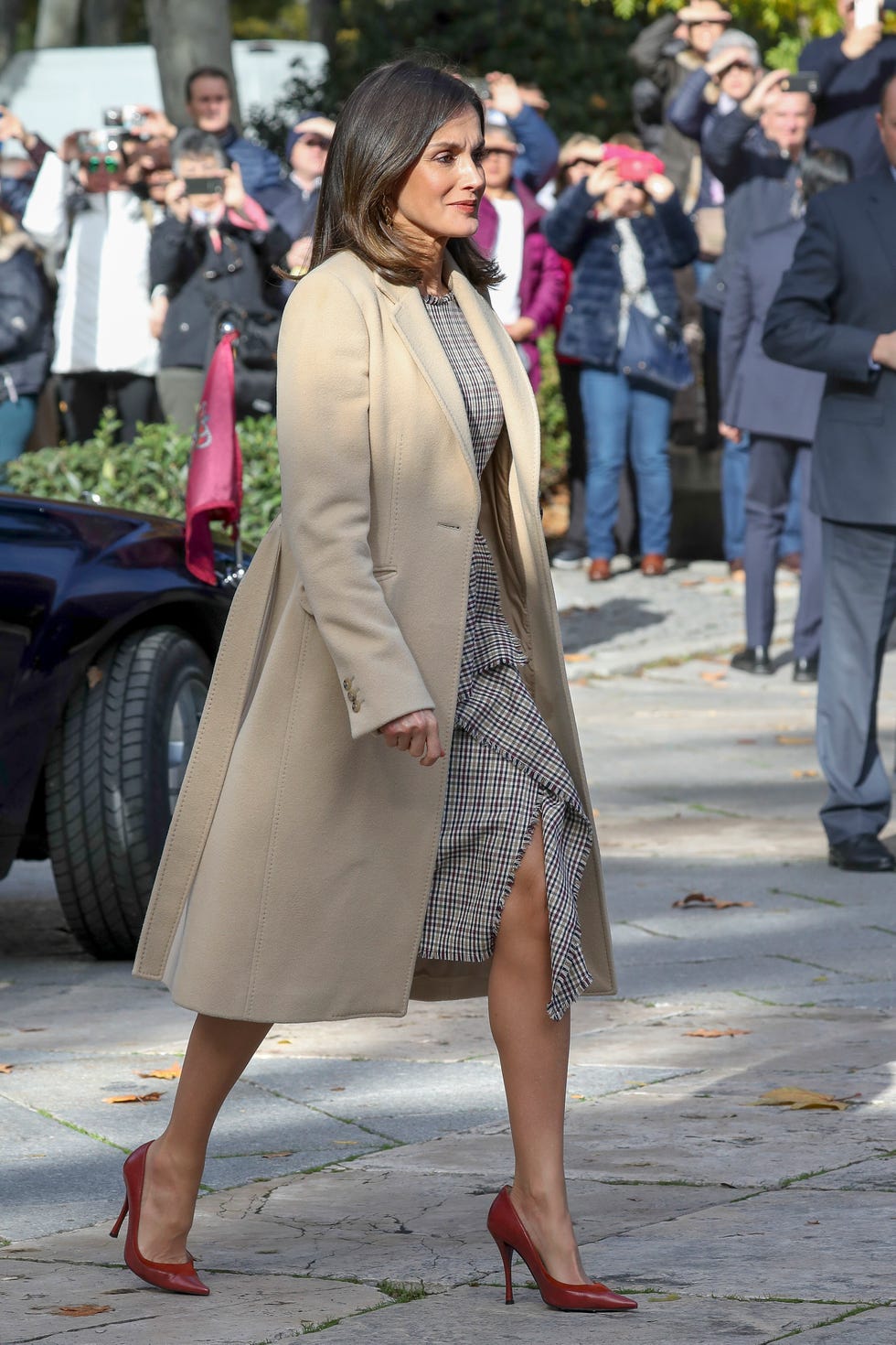 Clothing, Street fashion, Fashion, Snapshot, Outerwear, Footwear, Leg, Street, Coat, Dress, 