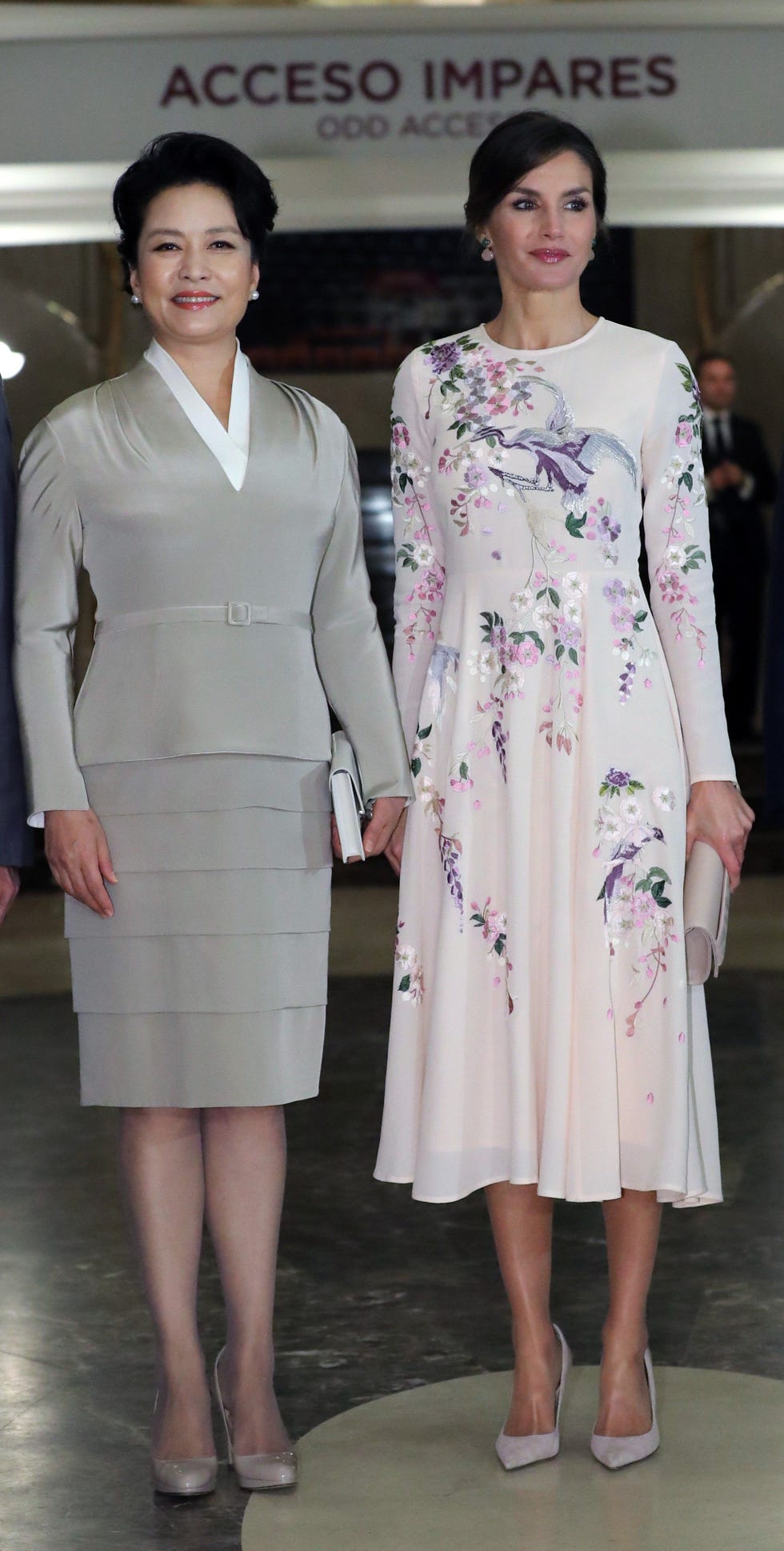 Fashion model, Clothing, White, Fashion, Dress, Fashion design, Haute couture, Cocktail dress, Shoulder, Sleeve, 