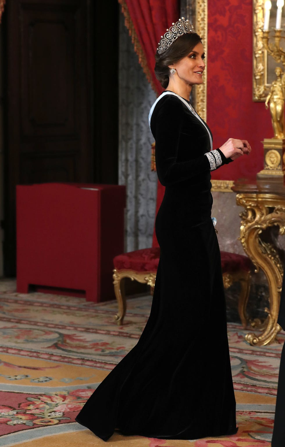 Clothing, Velvet, Dress, Gown, Fashion, Formal wear, Robe, Tradition, Dance, Neck, 