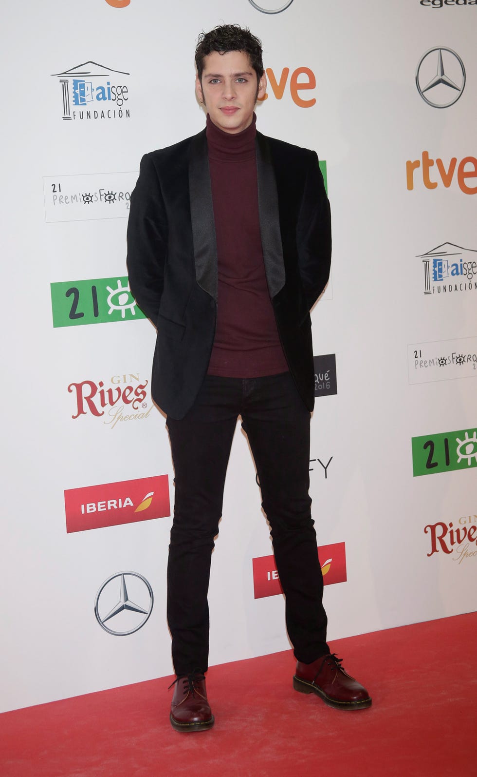 Clothing, Sleeve, Trousers, Shoe, Red, Outerwear, Style, Collar, Flooring, Pocket, 