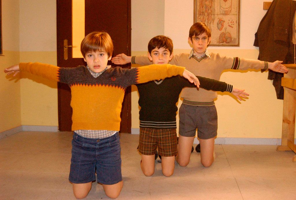Leg, Standing, Denim, Shorts, Active shorts, Bermuda shorts, Toddler, Trunks, 