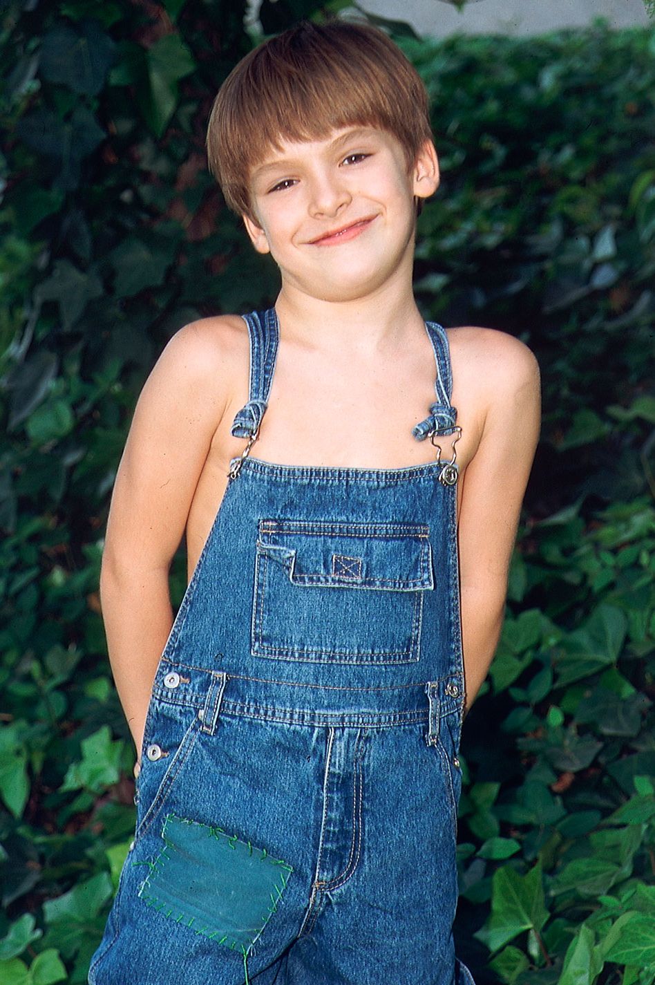 Denim, Sleeveless shirt, Cool, Chest, Portrait photography, Bangs, Pocket, Overall, 